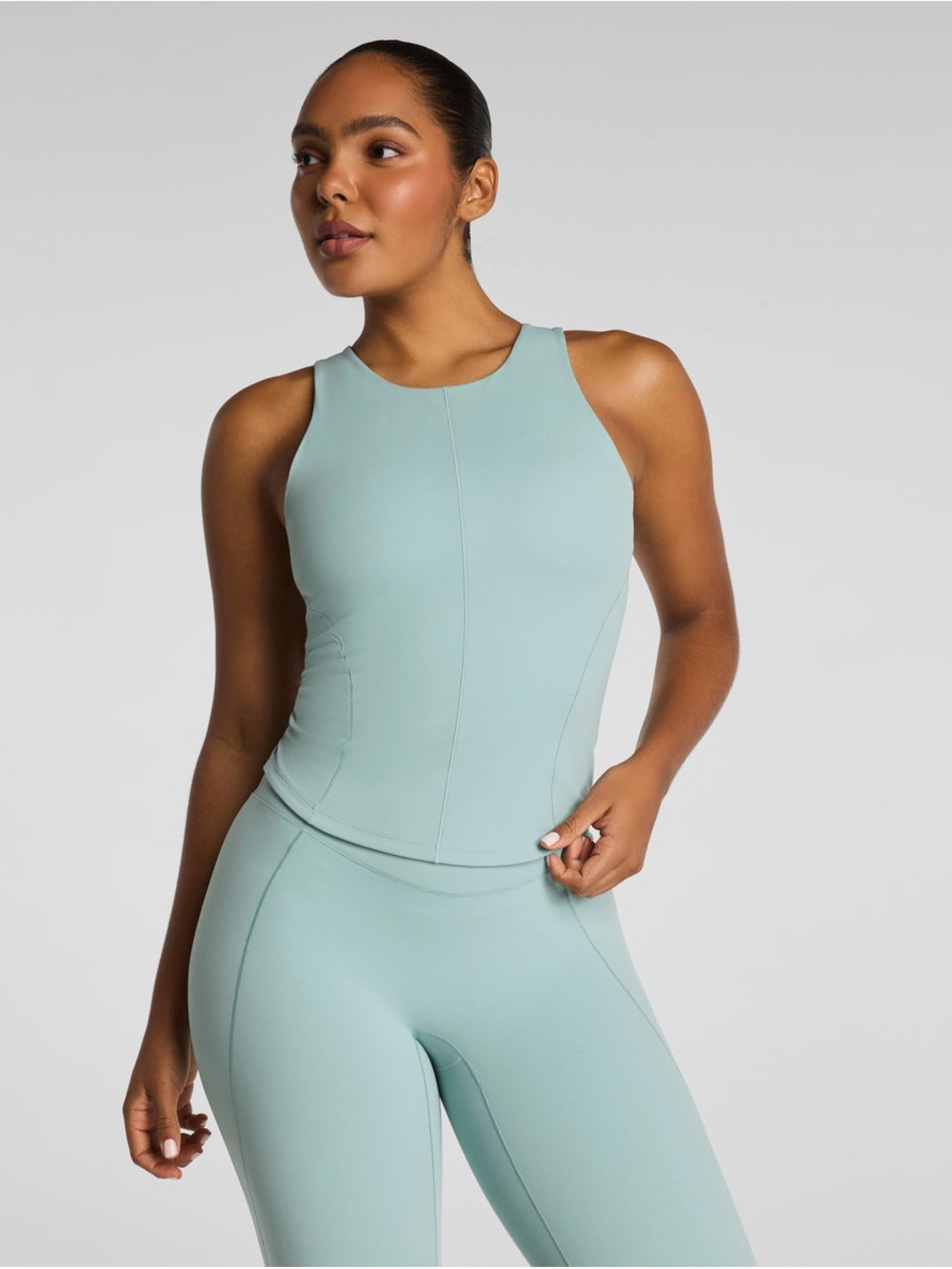 SPANX® PowerPlay
High Neck Shelf Tank
SoftPower Performance Fabric